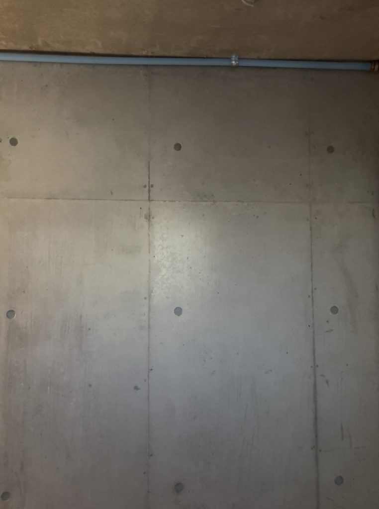 株式会社TRIP・TRIP inc.の施工画像。コンクリート打ちっ放し補修＆クリアコート